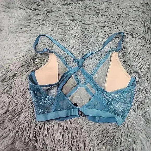 VICTORIA'S Secret teal Lace Bralette.  Size 34C - Picture 11 of 13